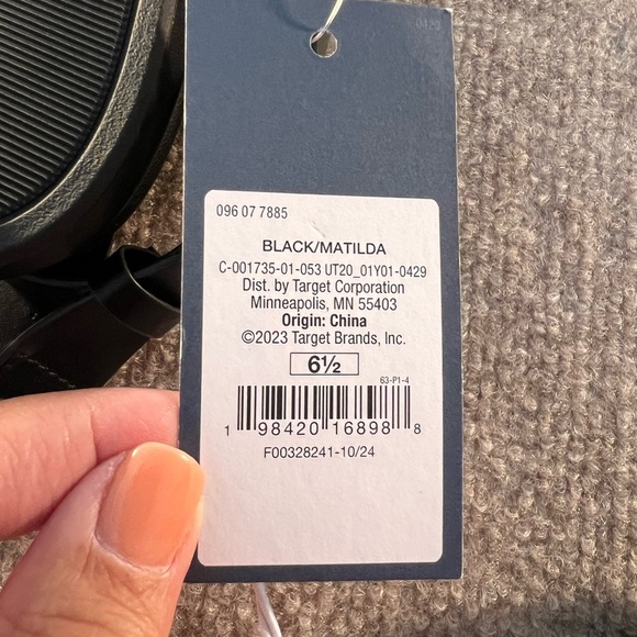 Universal Thread Black Strappy Sandals - Picture 4 of 4